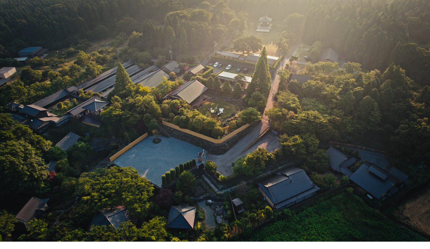 阿蘇・鳴鳳堂の全景
